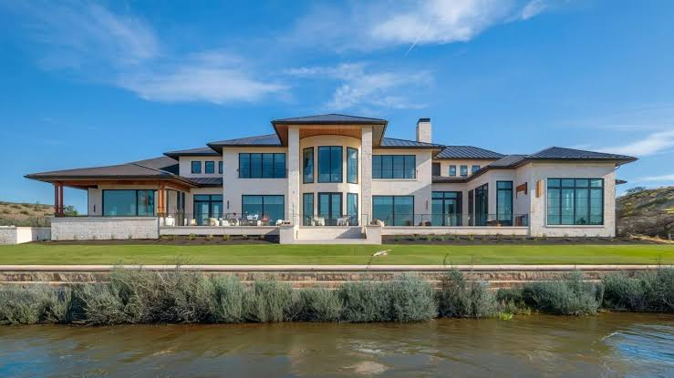 What to Look for When Hiring Custom Home Builders in Marble Falls, TX